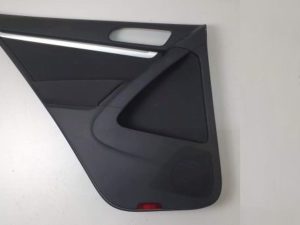 VW Tiguan boczek drzwi lewy tył 5N0867211