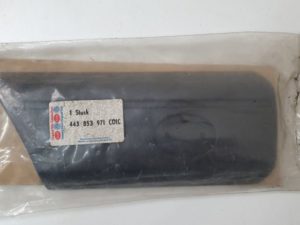 Audi 100 listwa błotnika lewa tył 443853971C