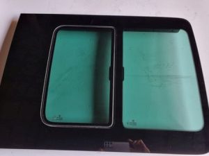 VW Caddy szyba boczna przesuwna prawa