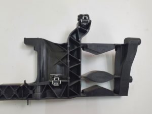 Audi A7 mocowanie lampy lewe 4G8805607A