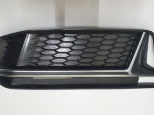 Audi A4 kratka zderzaka lewa 8W0807681K