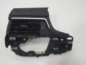 Audi A4 kratka nawiewu lewa 8W18209