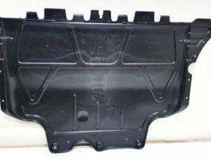 Skoda Octavia osłona silnika 5Q0825236 A G M Q