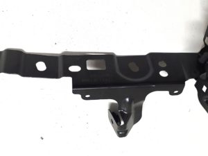 Audi A4 B9 lift uchwyt błotnika lewy 8W0821091
