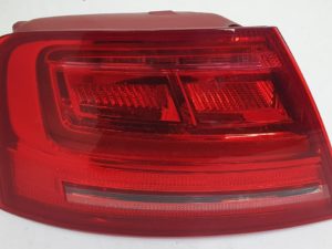 Audi A8 4H D4 lampa lewy tył 4H0945095