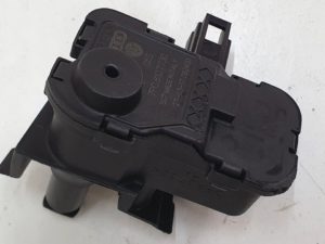 Vw Audi Skoda siłownik klapki paliwa 7P0810773D