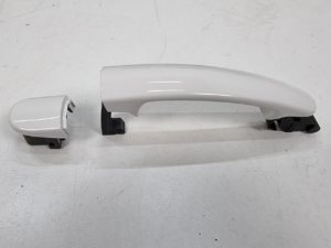 Vw Skoda Seat klamka zewnętrzna biała 5N0837205M