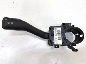 Vw Audi przełącznik kierunkowskazów 8L0953513G