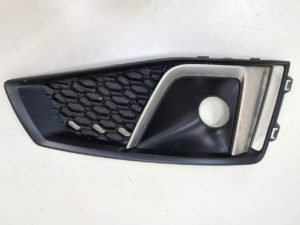 Audi A4 B9 8W kratka zderzaka prawa 8W0807682BA