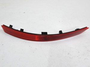 Audi A4 B9 odblask zderzaka prawy tył 8W0945106C