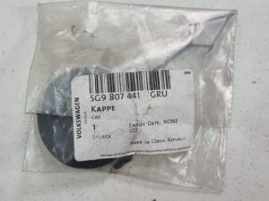 Vw Golf VII Kombi zaślepka haka przód 5G9807441