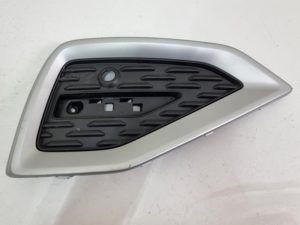 Audi Q2 81A kratka zderzaka lewy tył 81A807881