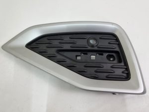 Audi Q2 81A kratka zderzaka prawy tył 81A807882