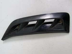 Audi RS4 kratka listwa błotnika prawa 8W9853174