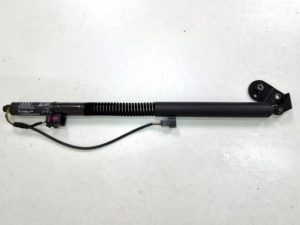 Audi A7 4G siłownik klapy lewy 4G8827851F