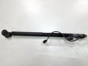 Audi A7 4G siłownik klapy prawy 4G8827852F