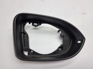 Ramka lusterka passat B8 prawa 3G1857502