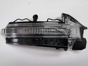 Audi Q8 4M8 kierunkowskaz prawy 4M8949102