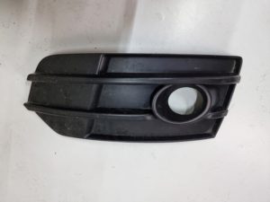 Audi Q5 kratka zderzaka lewa 8R0807681H