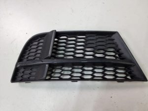 Audi A3 kratka zderzaka prawa 8V3807682Q