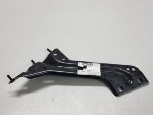 Audi Q5 mocowanie błotnika lewe 8R0821135