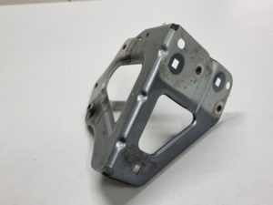 Audi A6 wspornik błotnika prawy 4F0821136A