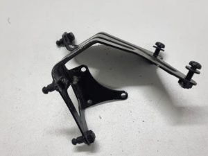 Audi A6 mocowanie pompy wody 4G0820195B