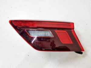 VW Tiguan lampa w klapę prawa 5NA945094F