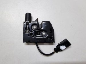 Audi Q3 zamek maski pokrywy silnika 8U0823509A