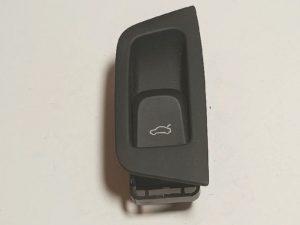 Audi Q3 przełącznik klapy 8U1859829A