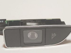 Audi A8 D4 lampka podsufitki lewa 4H0947353