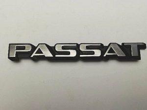 Vw passat emblemat znaczek 321853687BS
