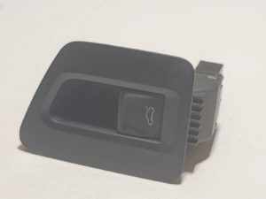 Vw passat B8 przycisk otwierania klapy 3G1867425