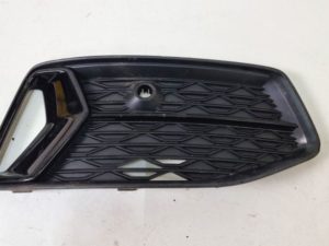 Audi A6 C8 kratka zderzaka prawy przód 4K0807648D