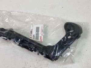 Toyota Corolla ślizg zderzaka przód lewy 52116-02470