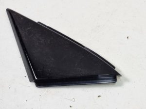 Audi Q2 trójkąt nakładka drzwi prawy przód 81A837638