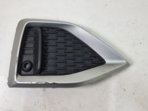 Audi Q2 Lift kratka zderzaka prawa 81A807682R