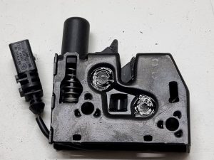 Audi A3 8V zamek maski 8V0823509A