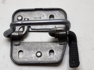 Vw touran rygiel maski 5TA823186A