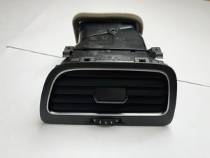 VW Golf VII kratka nawiewu prawa 5G1819248B