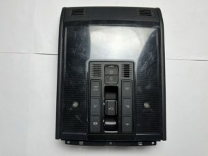 VW Passat B8 lampka podsufitki 3G0947105B