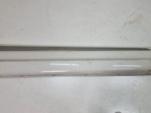 Tiguan listwa drzwi prawa 5N0854940E
