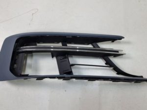 Audi A8 kratka zderzaka prawa 4N0807680B