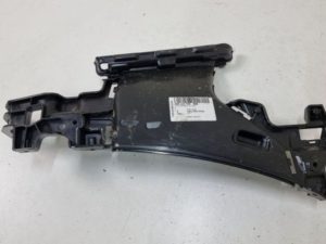 Audi Q8 e-tron kierownica powietrza lewa 4KE121763