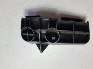 Toyota Auris ślizg zderzaka tył prawy 52562-02040