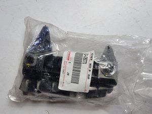 Toyota Avensis T27 mocowanie zderzaka prawe 52562-05071