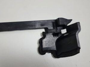 Toyota Yaris osłona pasa lewa 16695-0Y010