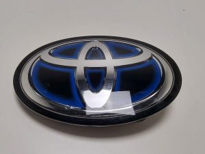 Toyota corolla E21 emblemat pod radar 90975-02136