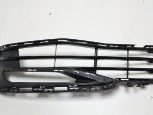 Bmw G30 kratka zderzaka prawa 150670