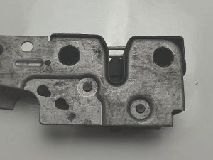 VW Golf V zamek maski 1K1823509E